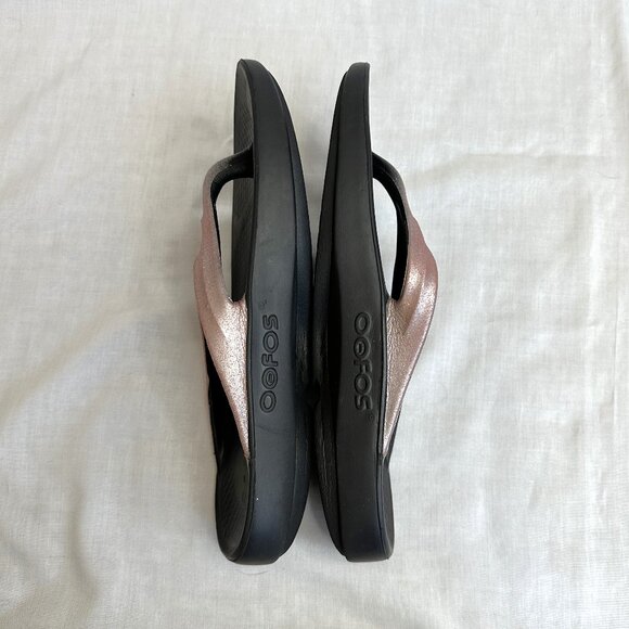 OOFOS OOlala Luxe Recovery Flip Flop Black Pink Sparkle, 8 - Picture 4 of 11